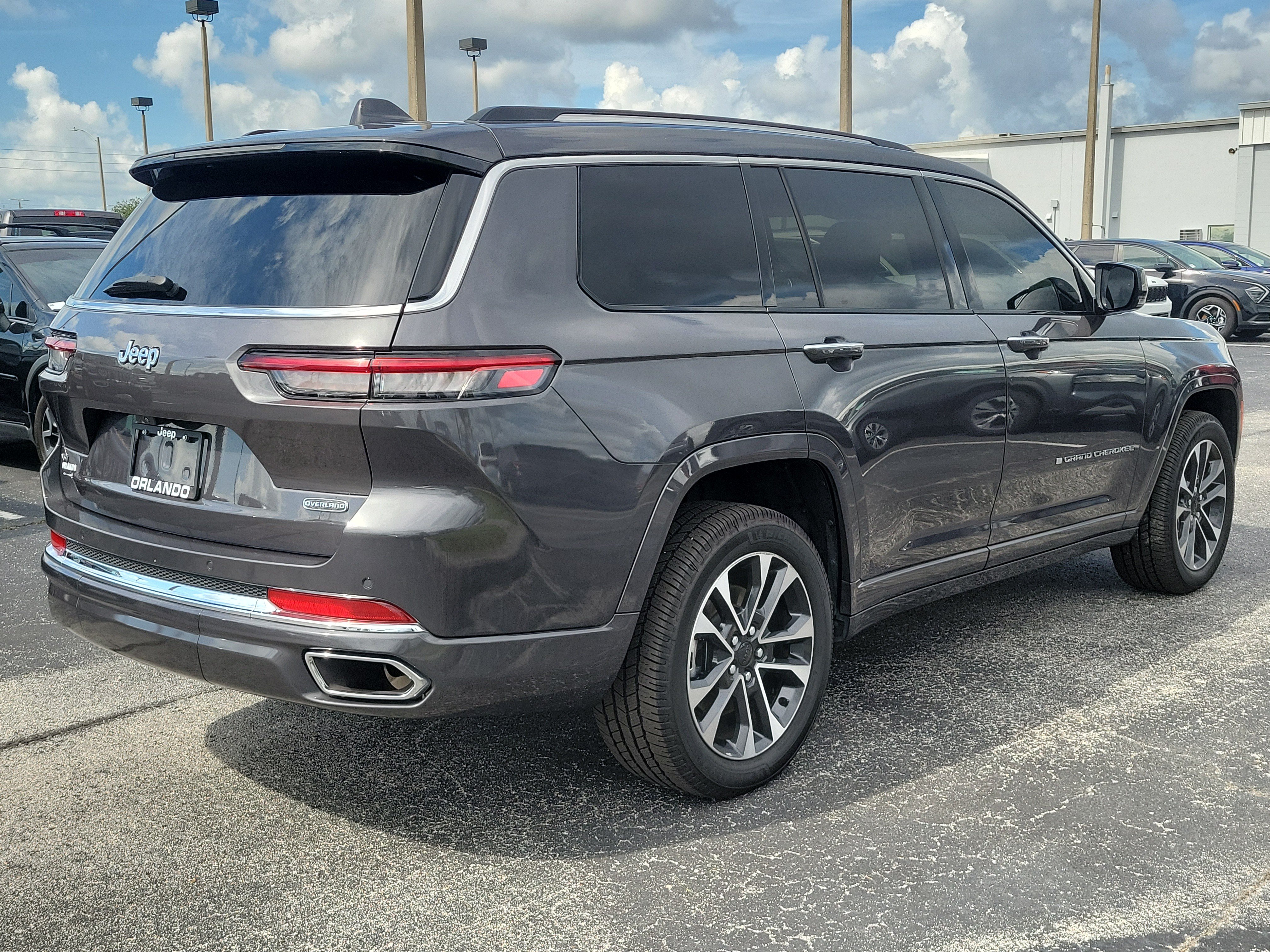 Used 2022 Jeep Grand Cherokee L Overland RWD image 7