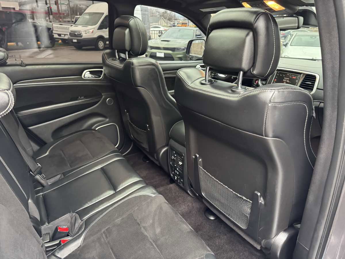 Used 2015 Jeep Grand Cherokee SRT w/ Luxury Group II AWD/4WD image 39