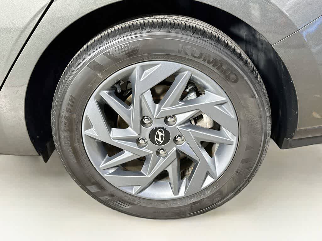 Used 2024 Hyundai Elantra SEL FWD image 8