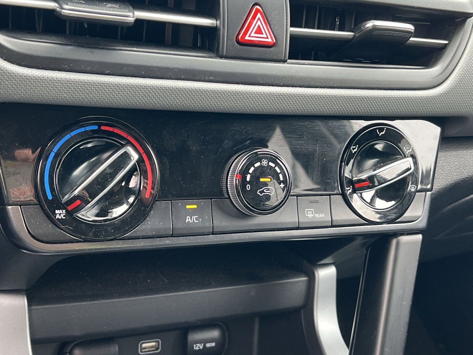 Used 2024 Kia Seltos LX AWD/4WD image 28