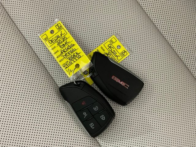 Used 2025 GMC Acadia Denali w/ Super Cruise Package FWD image 46