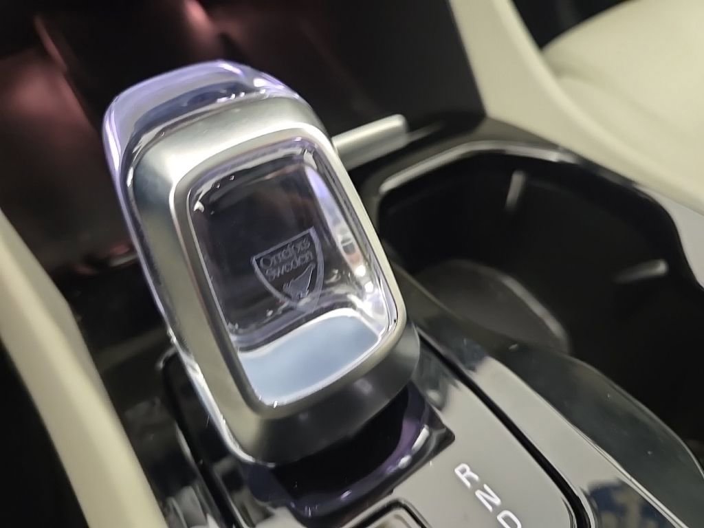 Certified 2024 Volvo XC40 B5 Plus w/ Climate Package image 22