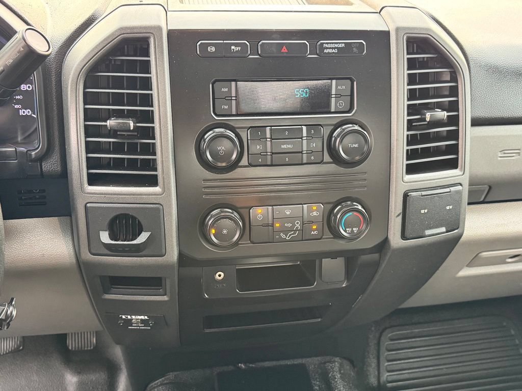 Used 2018 Ford F550 2WD Regular Cab Super Duty image 14