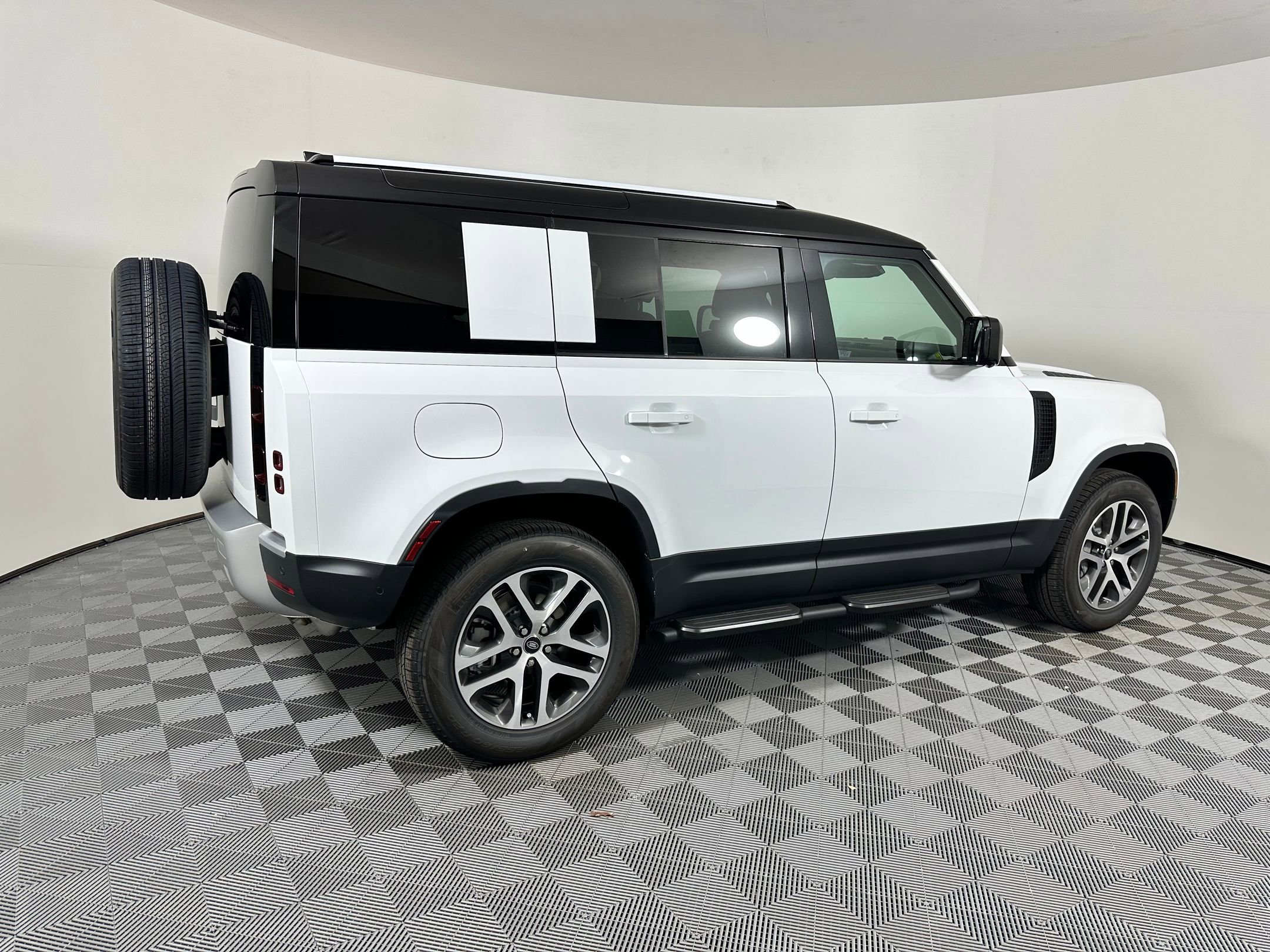 New 2025 Land Rover Defender 110 S image 21