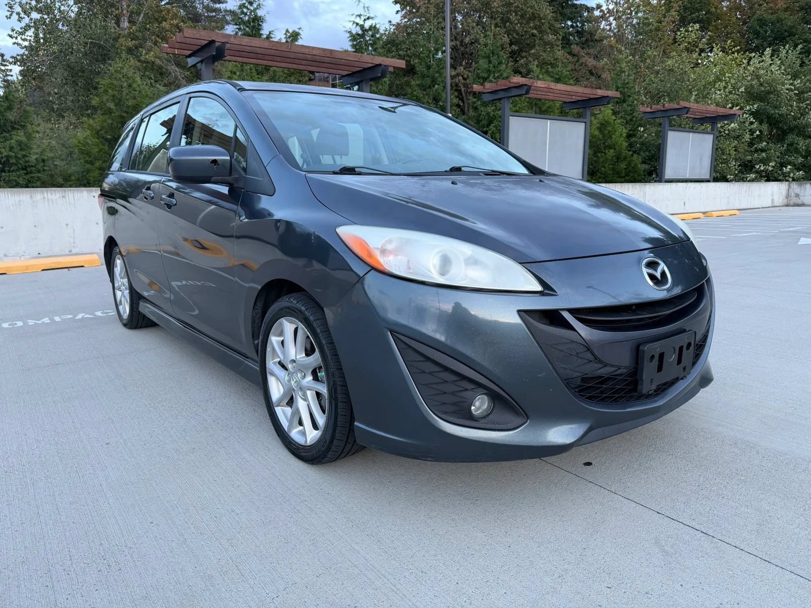 Used 2012 MAZDA MAZDA5 Touring w/ Moonroof & Audio Pkg FWD image 4