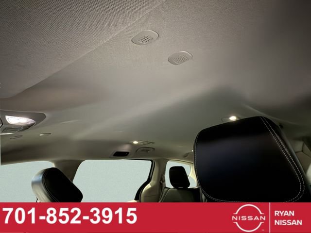 Used 2023 Chrysler Pacifica Touring-L image 32