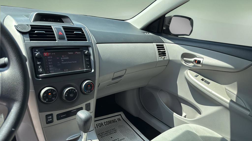 Used 2013 Toyota Corolla LE FWD image 25