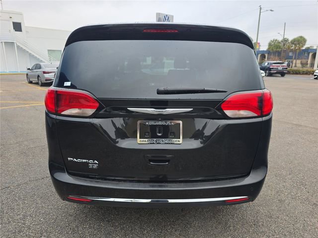 Used 2020 Chrysler Pacifica Touring-L image 4