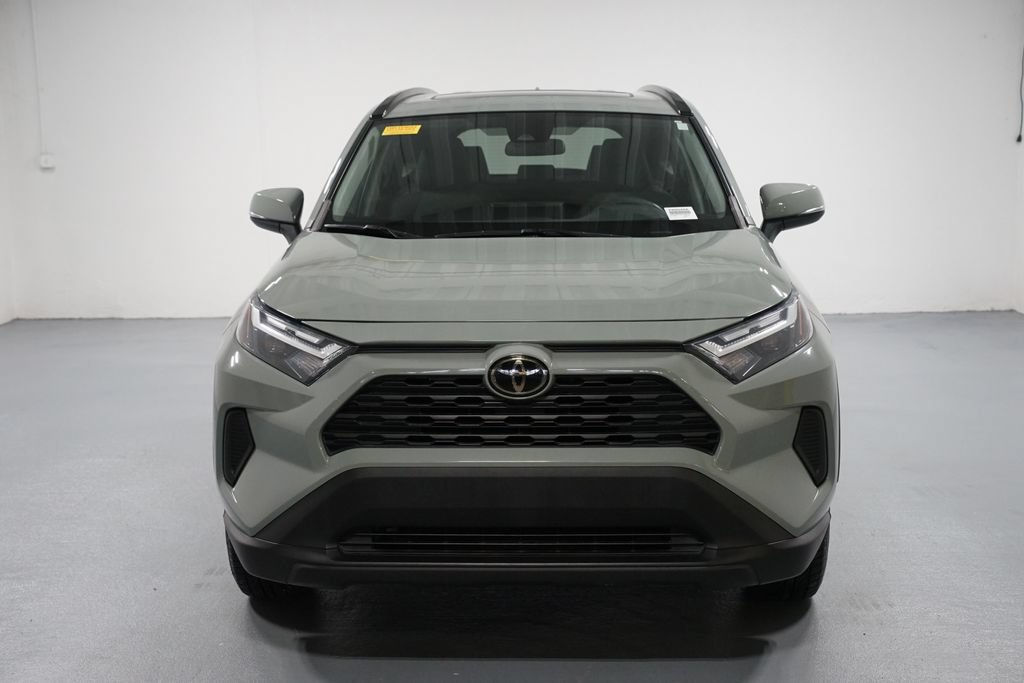 Used 2022 Toyota RAV4 XLE w/ Convenience Package FWD image 2