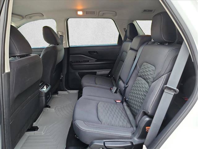 Used 2024 Nissan Pathfinder SV w/ Black Appearance Package FWD image 18