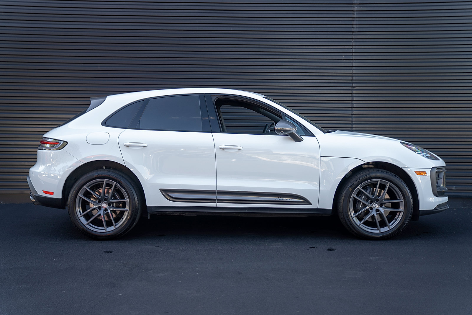 Certified 2026 Porsche Macan Turbo AWD/4WD image 29