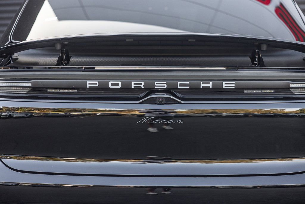 Certified 2025 Porsche Macan Electric image 24