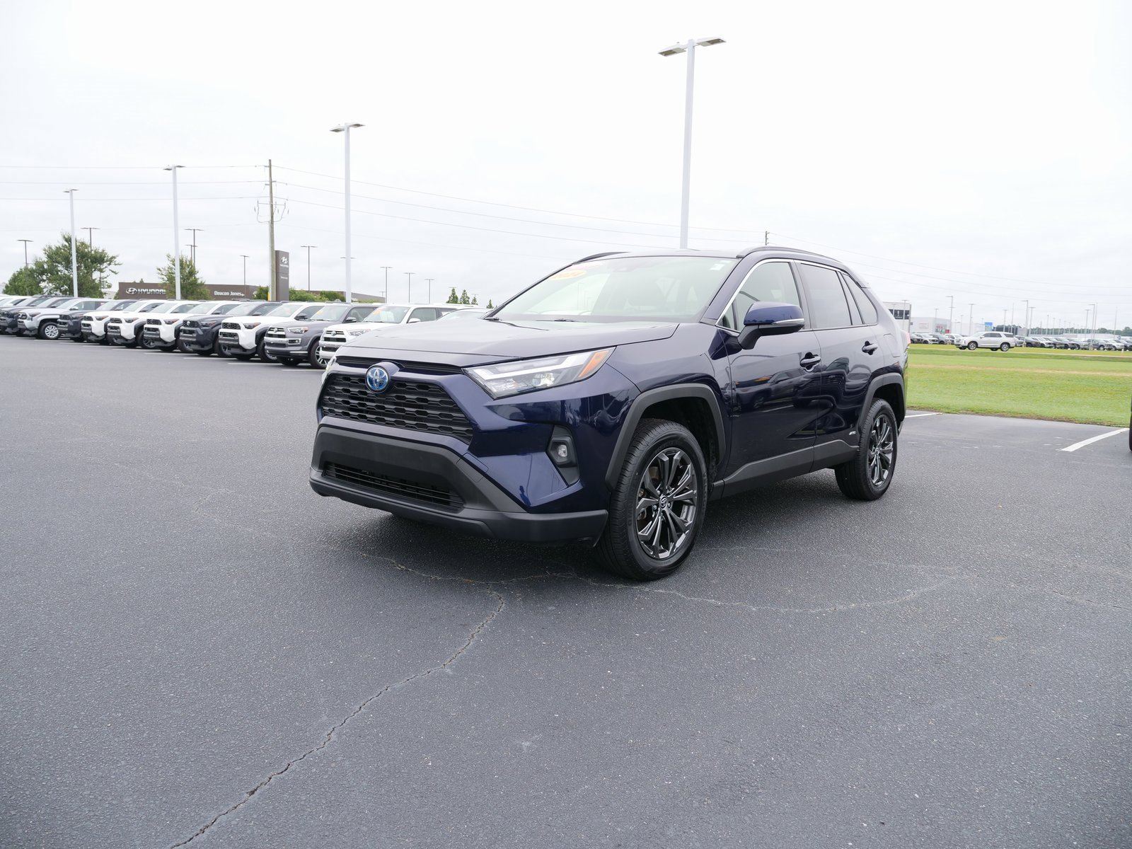 Used 2024 Toyota RAV4 XLE Premium image 8