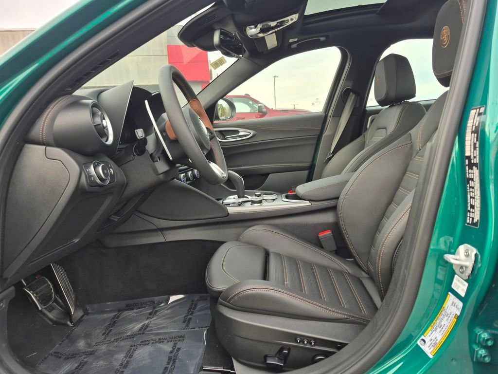 New 2025 Alfa Romeo Giulia w/ Driving Assist Package image 2
