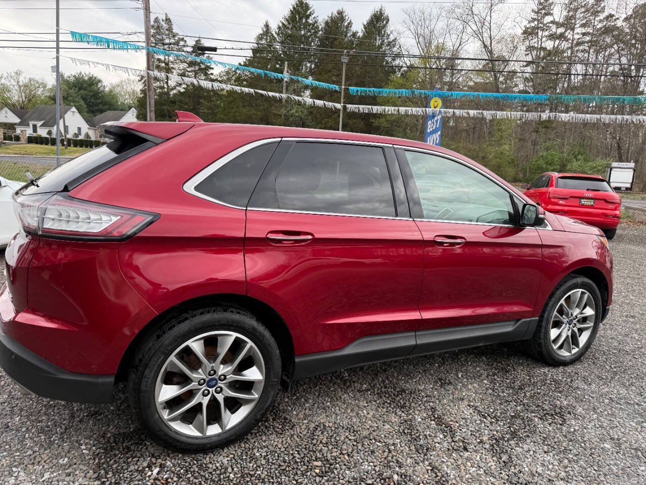 Used 2018 Ford Edge Titanium w/ Equipment Group 302A AWD/4WD image 16