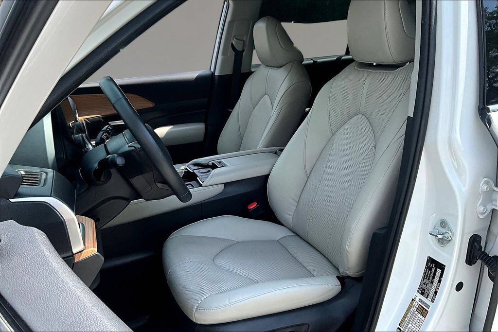 Used 2024 Toyota Grand Highlander AWD image 20