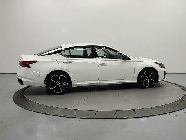 Used 2024 Nissan Altima 2.5 SR FWD image 8