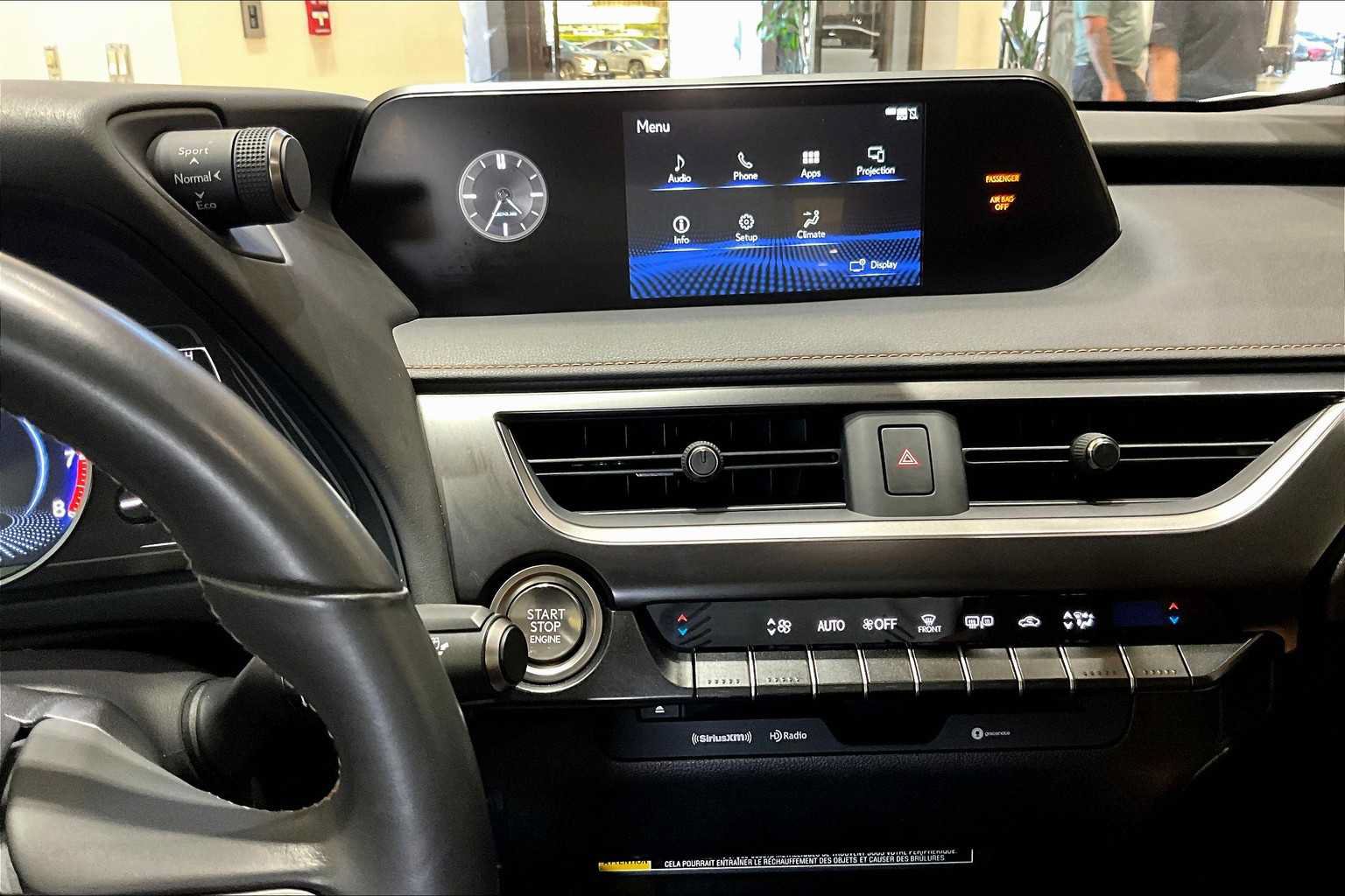 Used 2022 Lexus UX 200 w/ Accessory Package (Z1) FWD image 6