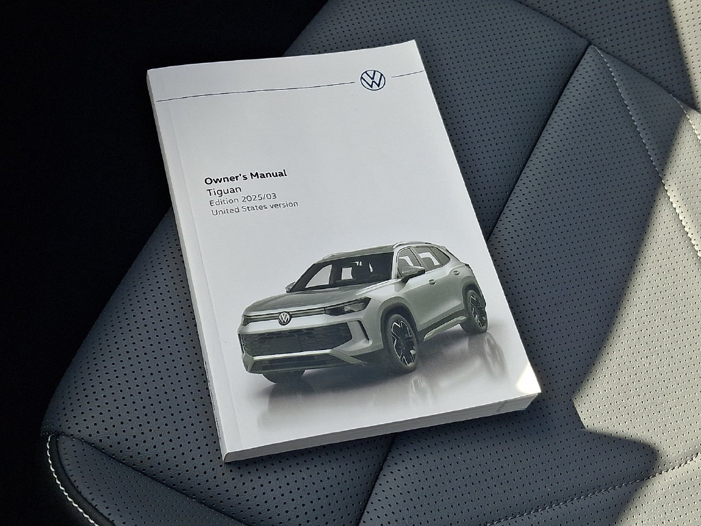 Used 2025 Volkswagen Tiguan SE R-Line AWD/4WD image 25