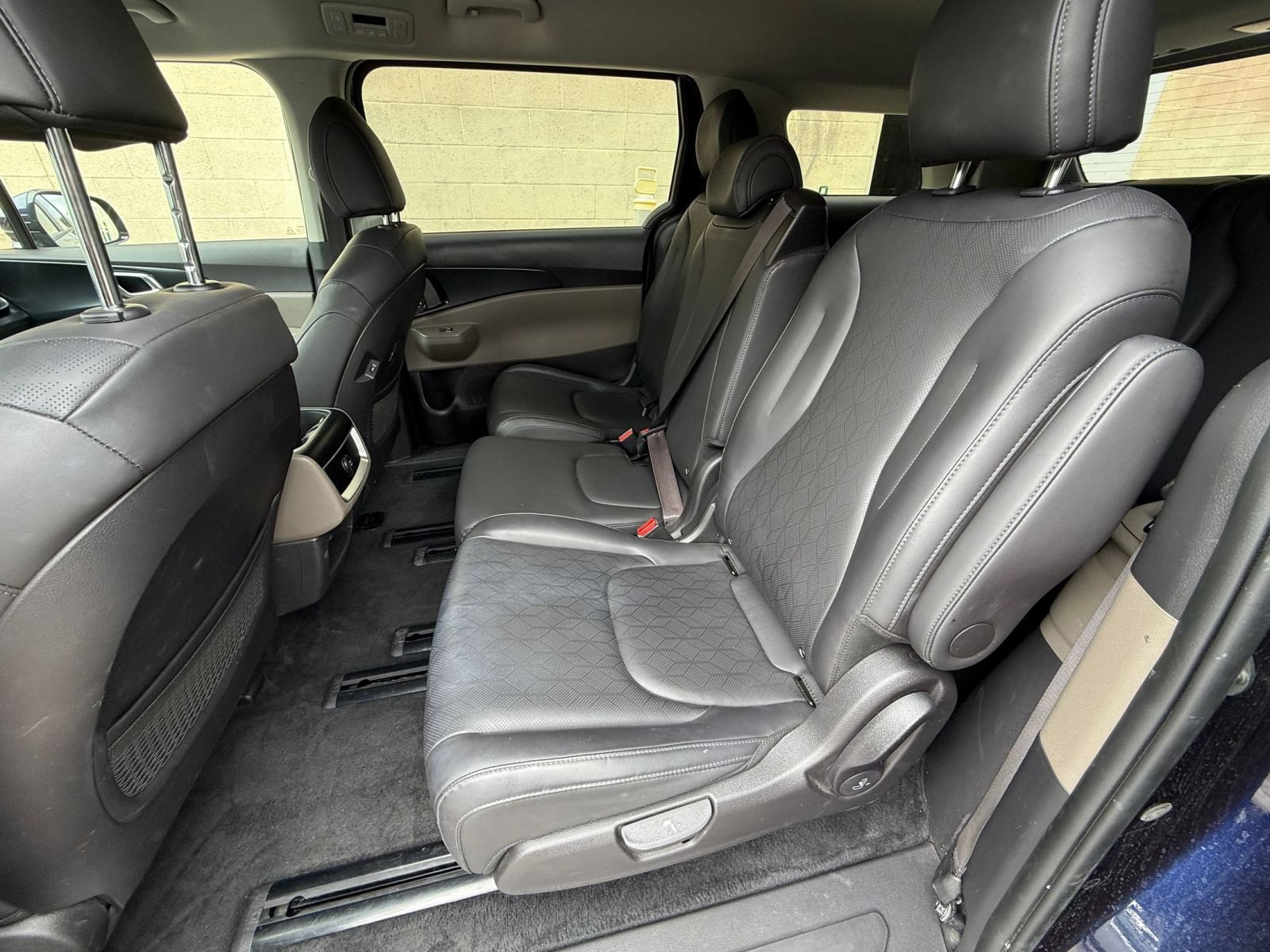 Used 2026 Kia Carnival FWD image 22