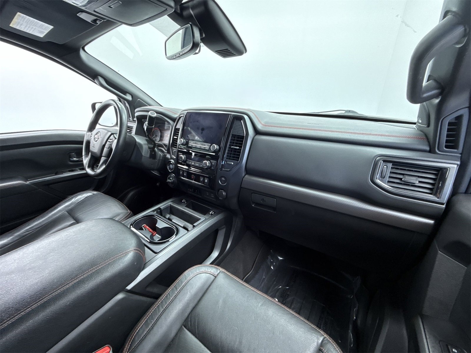 Used 2020 Nissan Titan PRO-4X w/ Pro-4x Convenience Package image 16