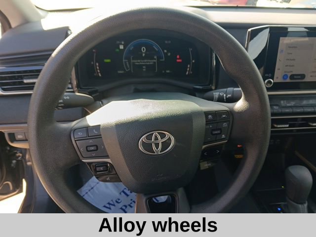 Used 2025 Toyota Camry LE image 11