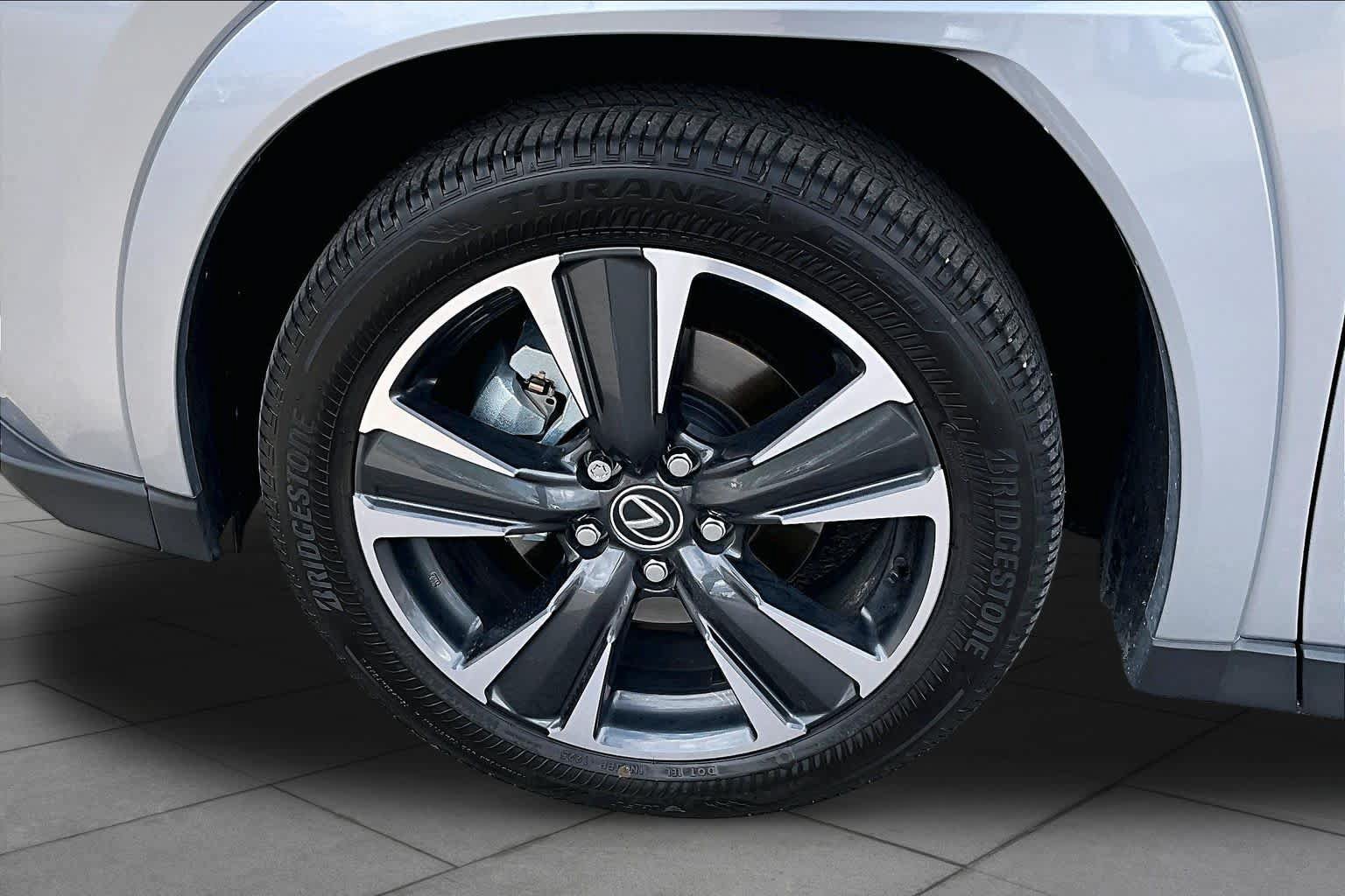 Used 2025 Lexus UX 300h AWD w/ Cold Area Package image 9