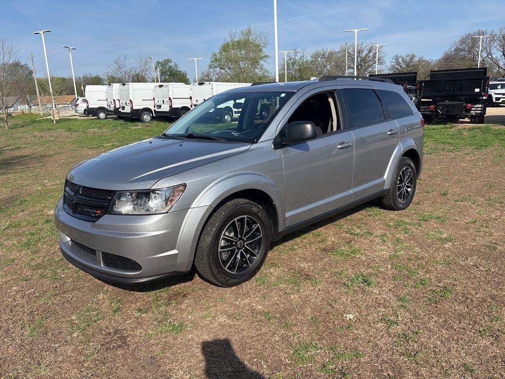 Used 2018 Dodge Journey SE w/ Popular Equipment Group FWD image 2