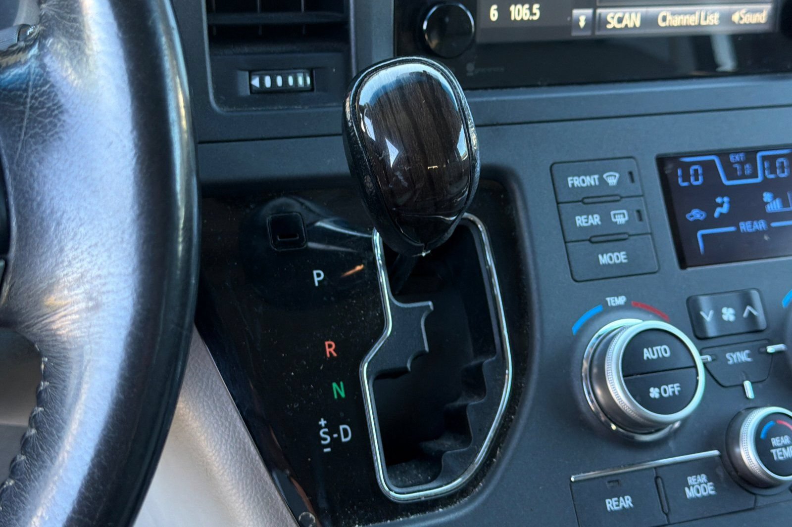Used 2015 Toyota Sienna XLE FWD image 24