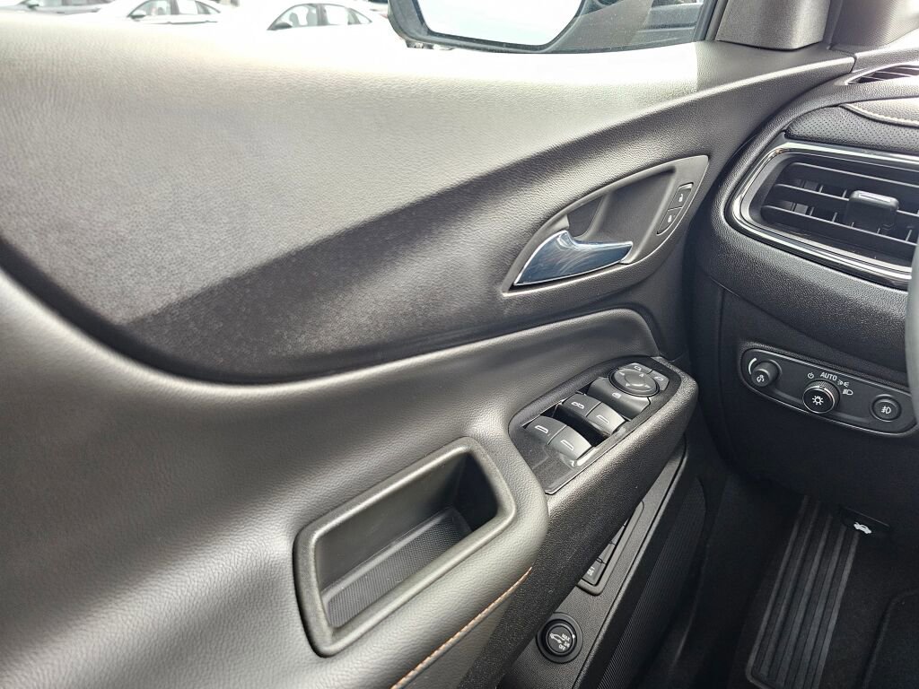 Used 2024 Chevrolet Equinox Premier image 29