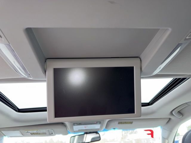 Used 2011 Lexus LX 570 570 w/ Luxury Pkg image 12