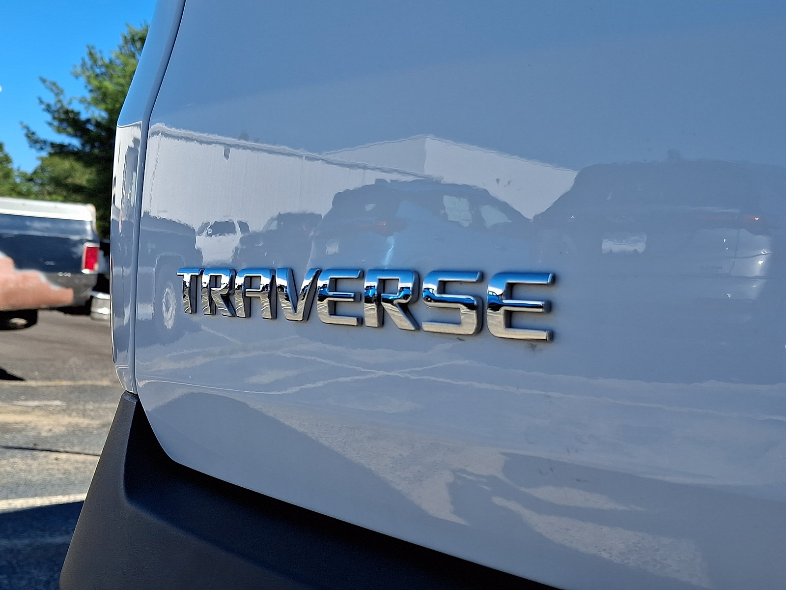 Used 2023 Chevrolet Traverse LS w/ Safety Package FWD image 30