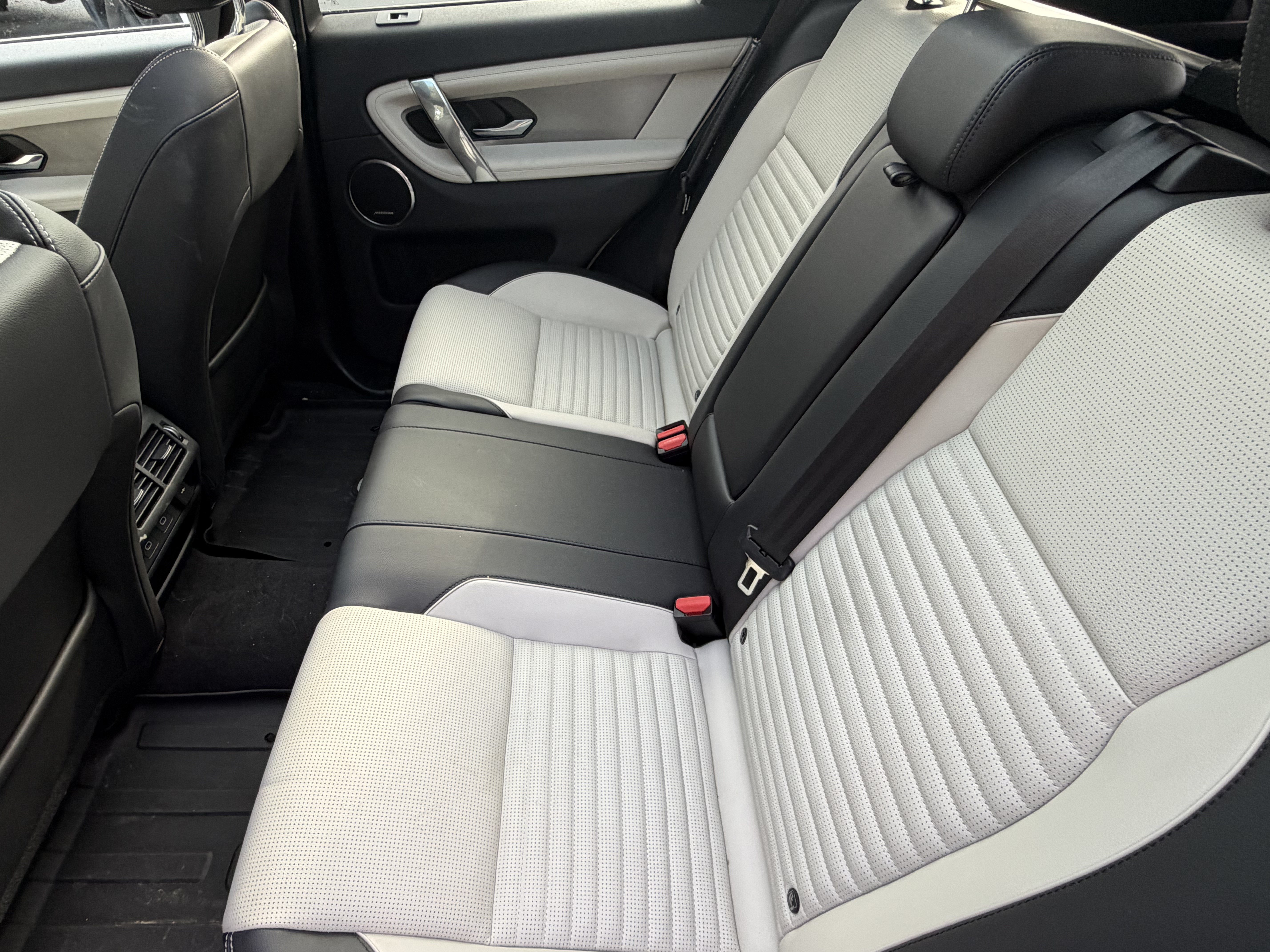 Used 2024 Land Rover Discovery Sport Dynamic SE AWD/4WD image 30