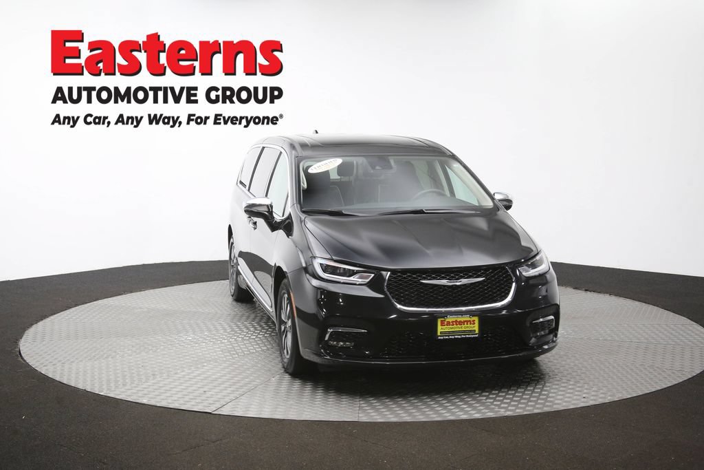 Used 2023 Chrysler Pacifica Limited FWD image 55