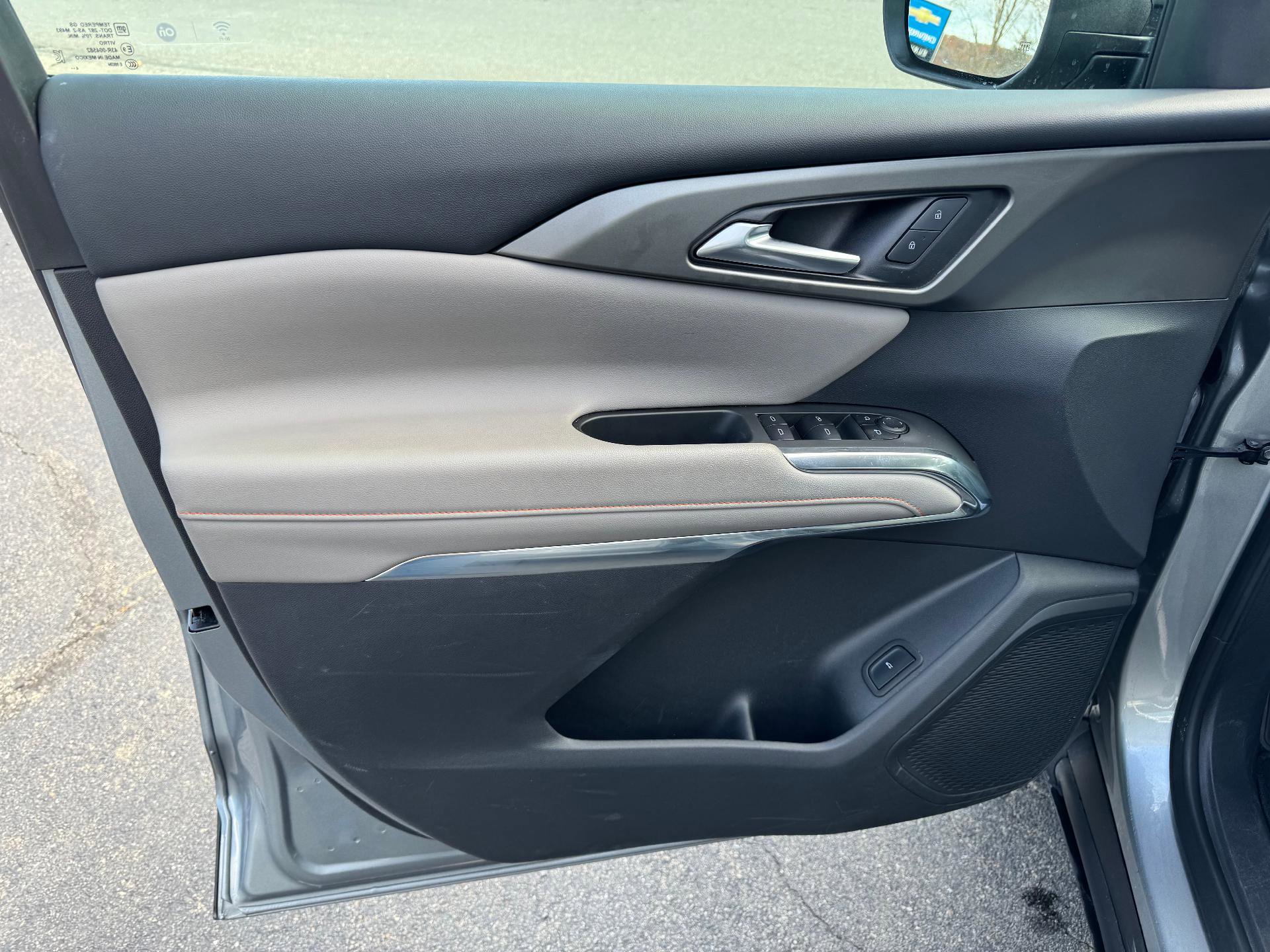 Used 2025 Chevrolet Traverse LT image 18