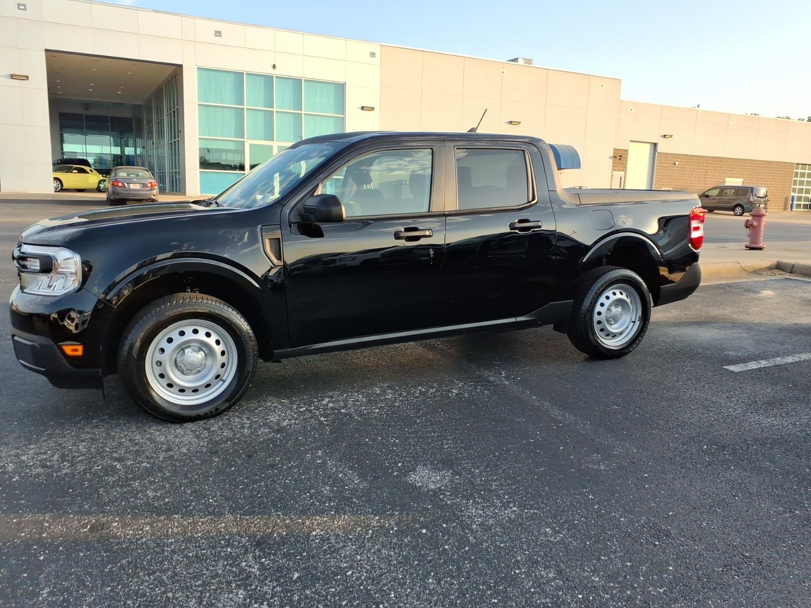 Used 2022 Ford Maverick XL image 3