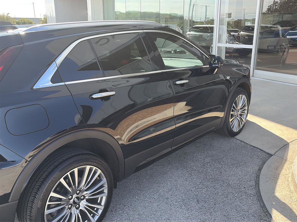 Used 2025 Cadillac XT4 Premium Luxury FWD image 5