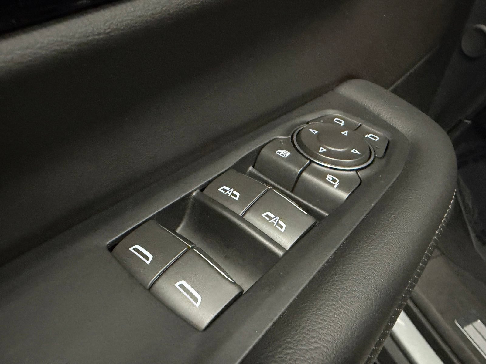 Used 2025 Chevrolet Tahoe Premier AWD/4WD image 21