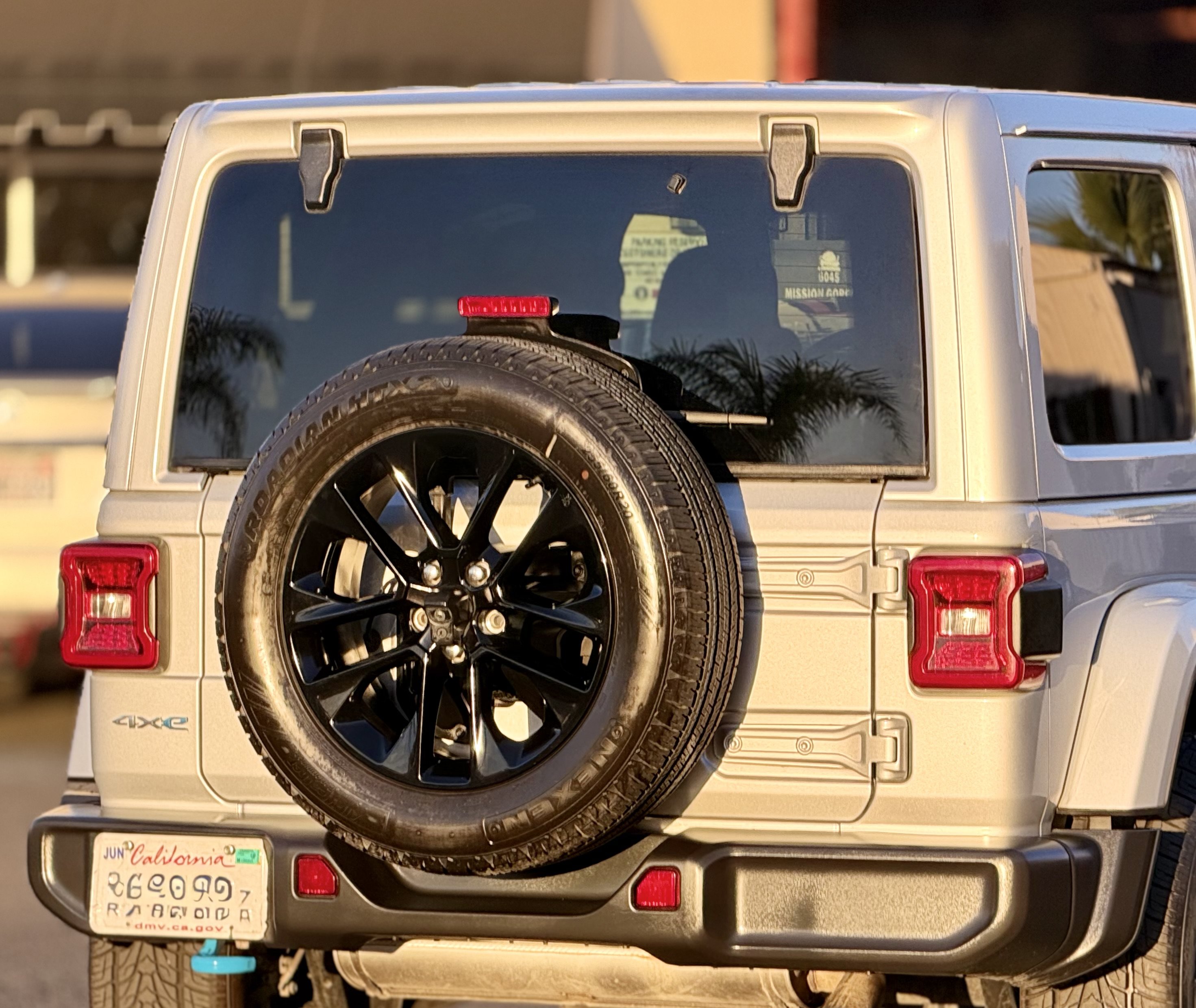 Used 2024 Jeep Wrangler Unlimited Sahara AWD/4WD image 17