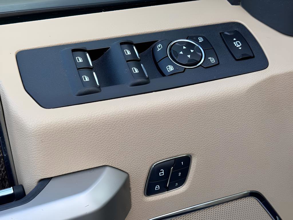 Used 2017 Ford F250 Lariat w/ Chrome Package image 12