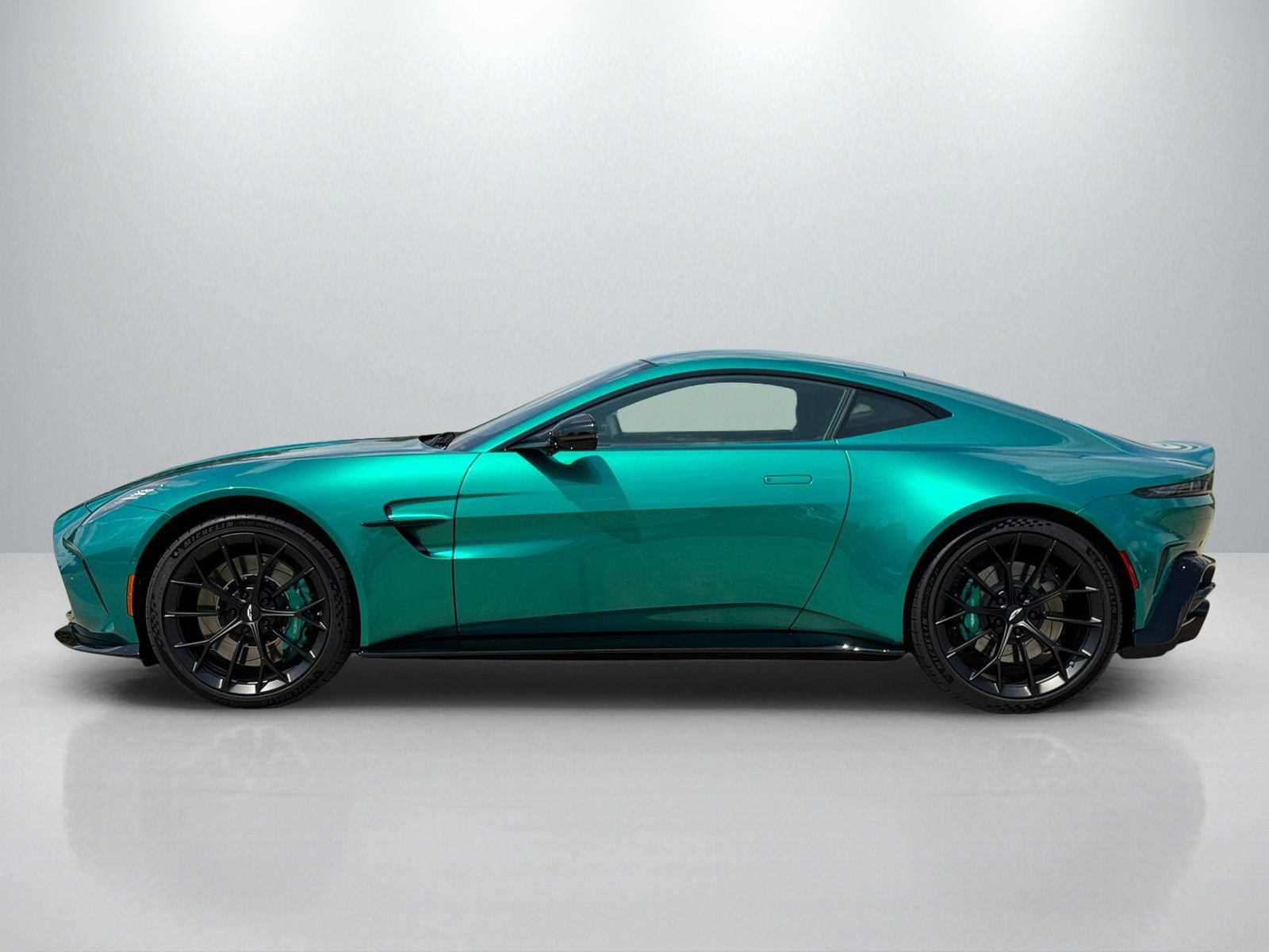 New 2026 Aston Martin V8 Vantage Coupe RWD image 8