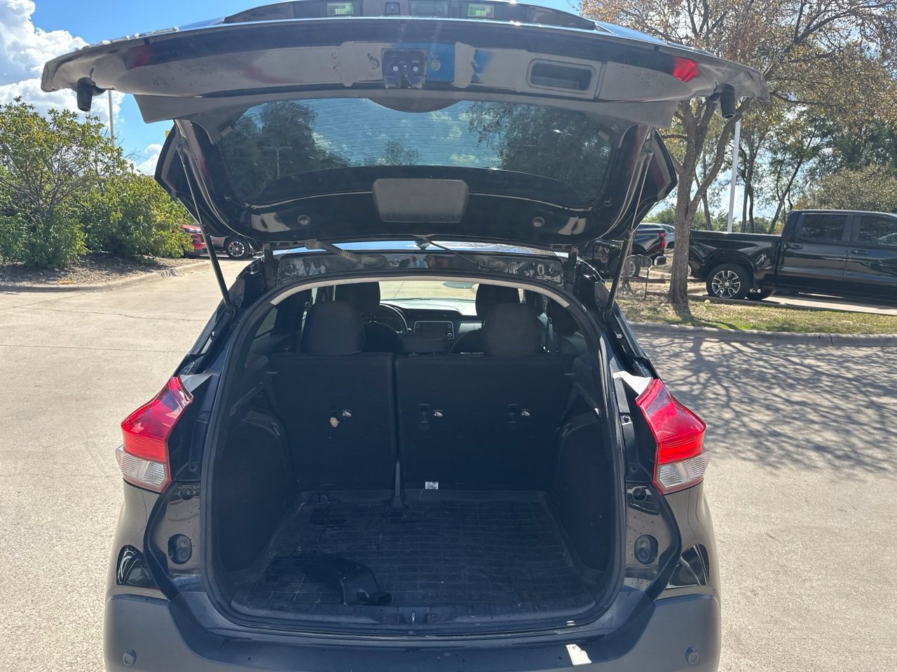 Used 2020 Nissan Kicks SR FWD image 26