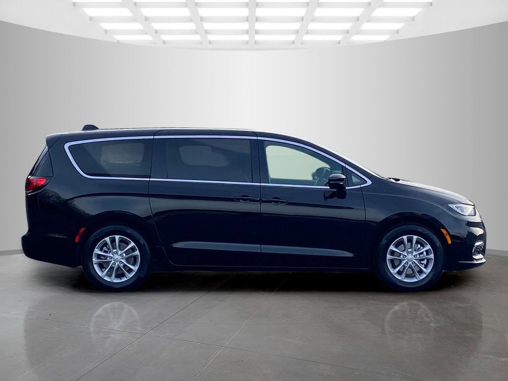 New 2026 Chrysler Pacifica Select image 6