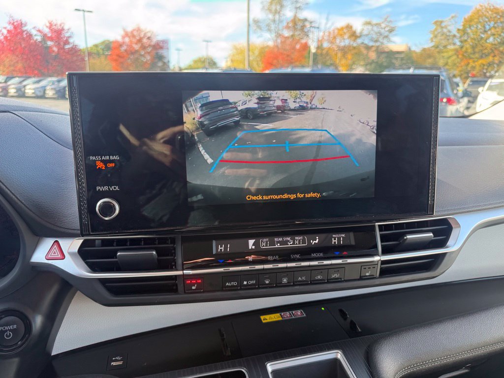 Used 2026 Toyota Sienna XLE FWD image 21