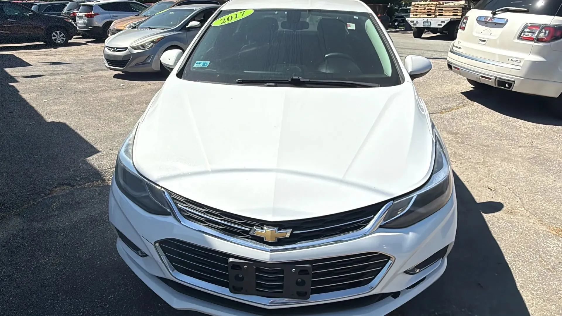 Used 2017 Chevrolet Cruze Premier FWD image 2