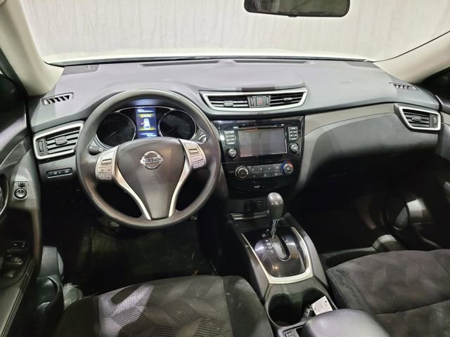 Used 2016 Nissan Rogue SV image 3