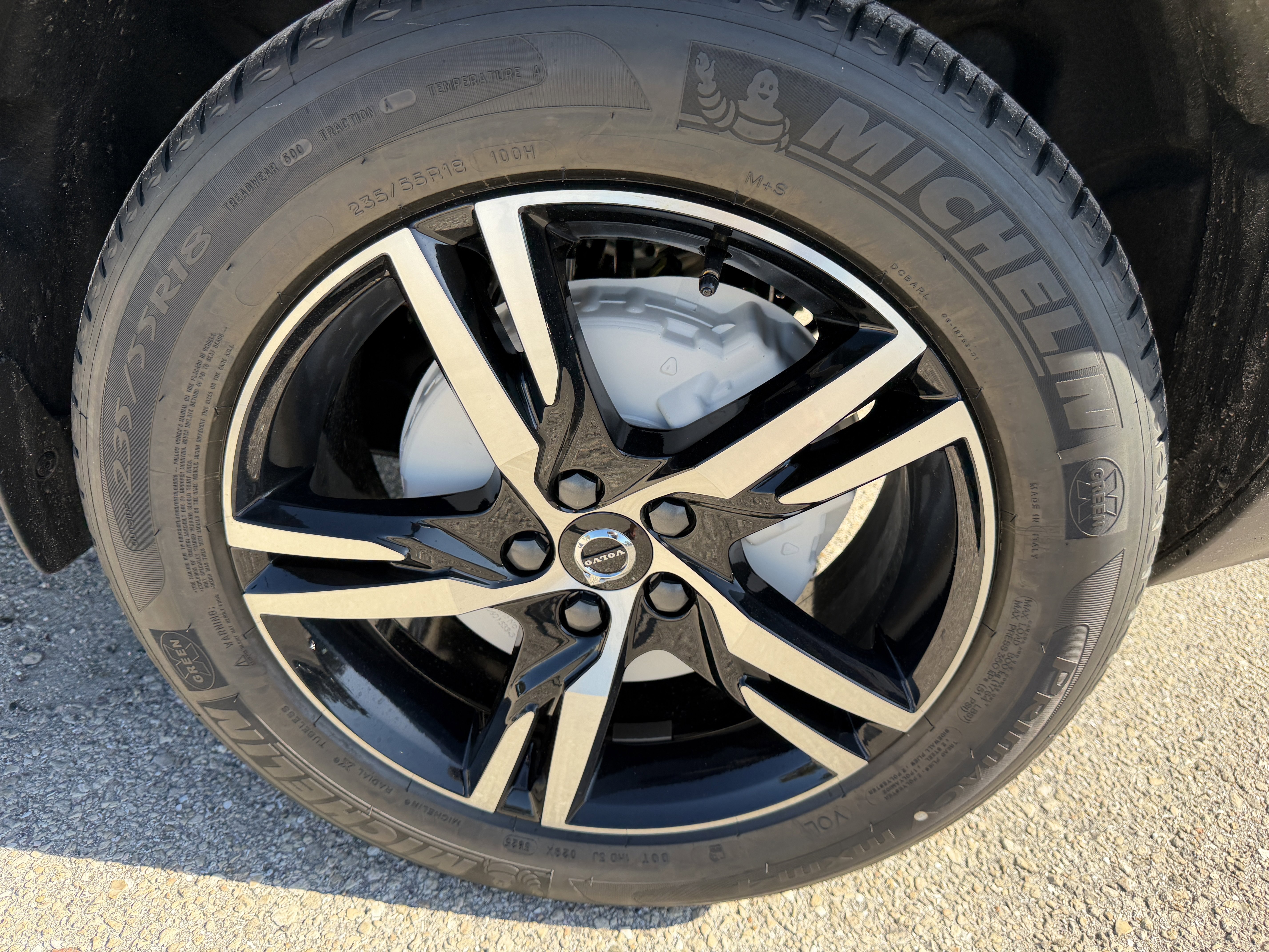 New 2026 Volvo XC40 B5 Core w/ Protection Package image 33