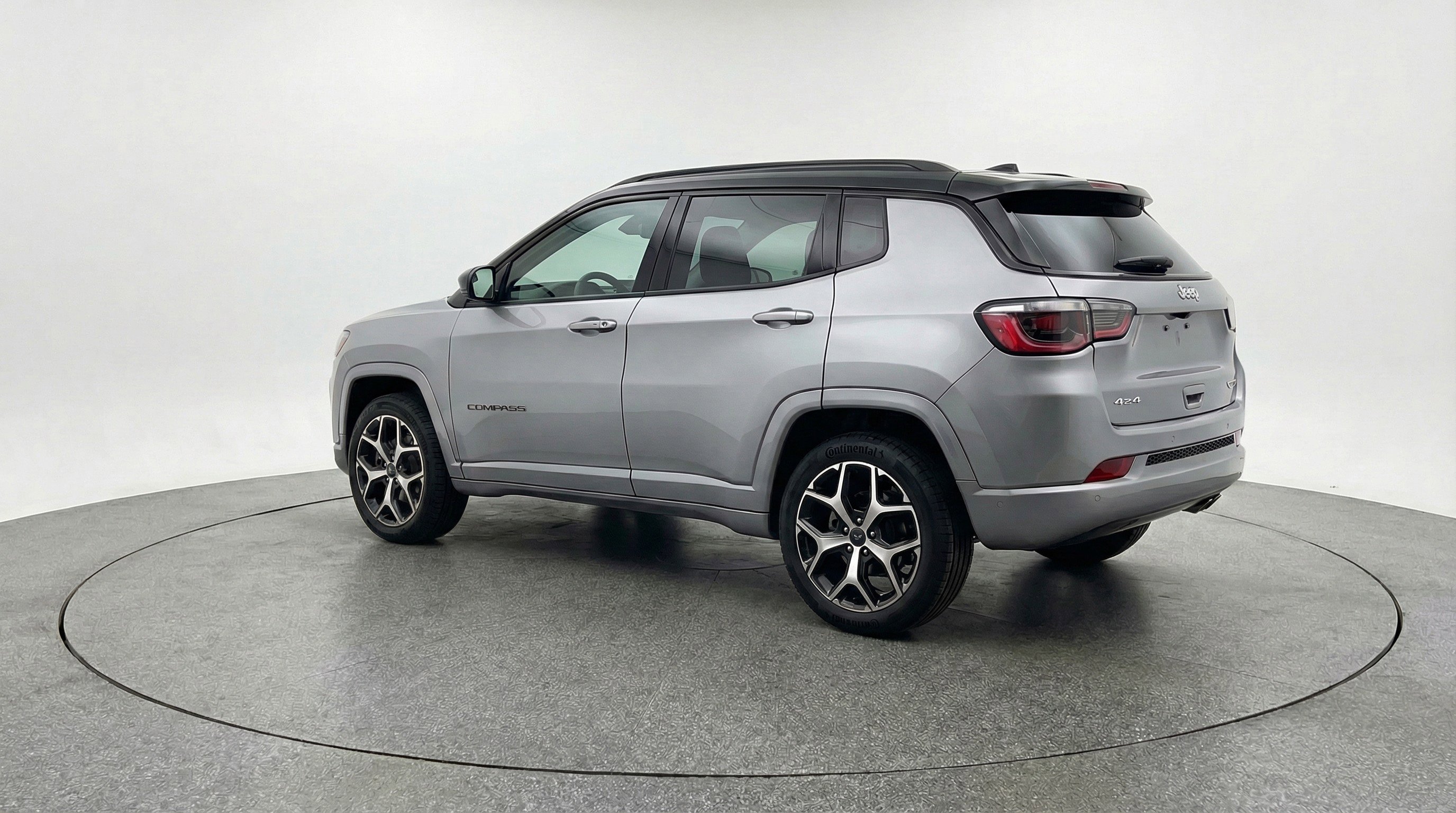 Used 2025 Jeep Compass Limited image 6
