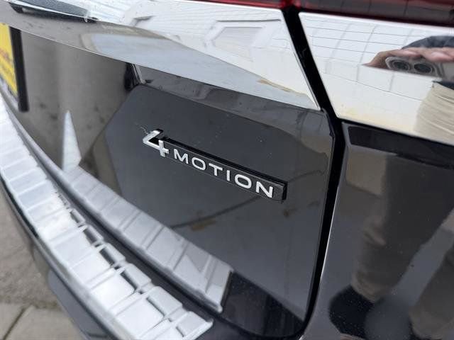 New 2025 Volkswagen Atlas SEL Premium R-Line image 10