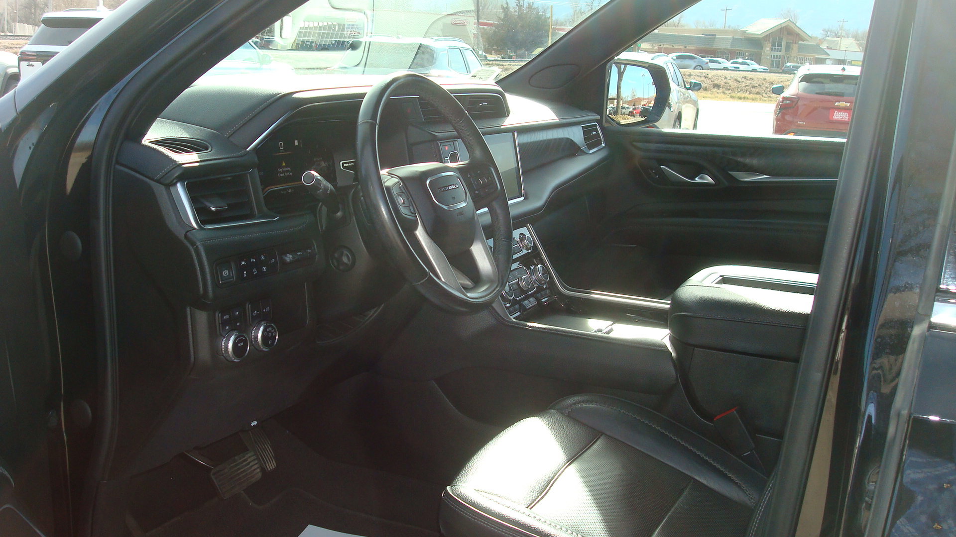 Used 2022 GMC Yukon Denali AWD/4WD image 8